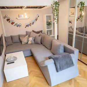 Cozy Modern Nest In The Heart Of With Netflix Appartamento