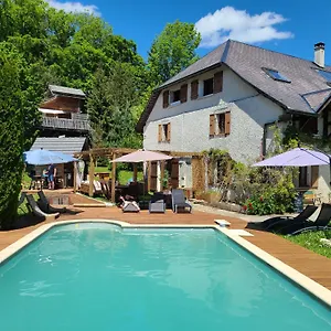 4 Personnes/piscine/proche Annecy-geneve Appartement Évires