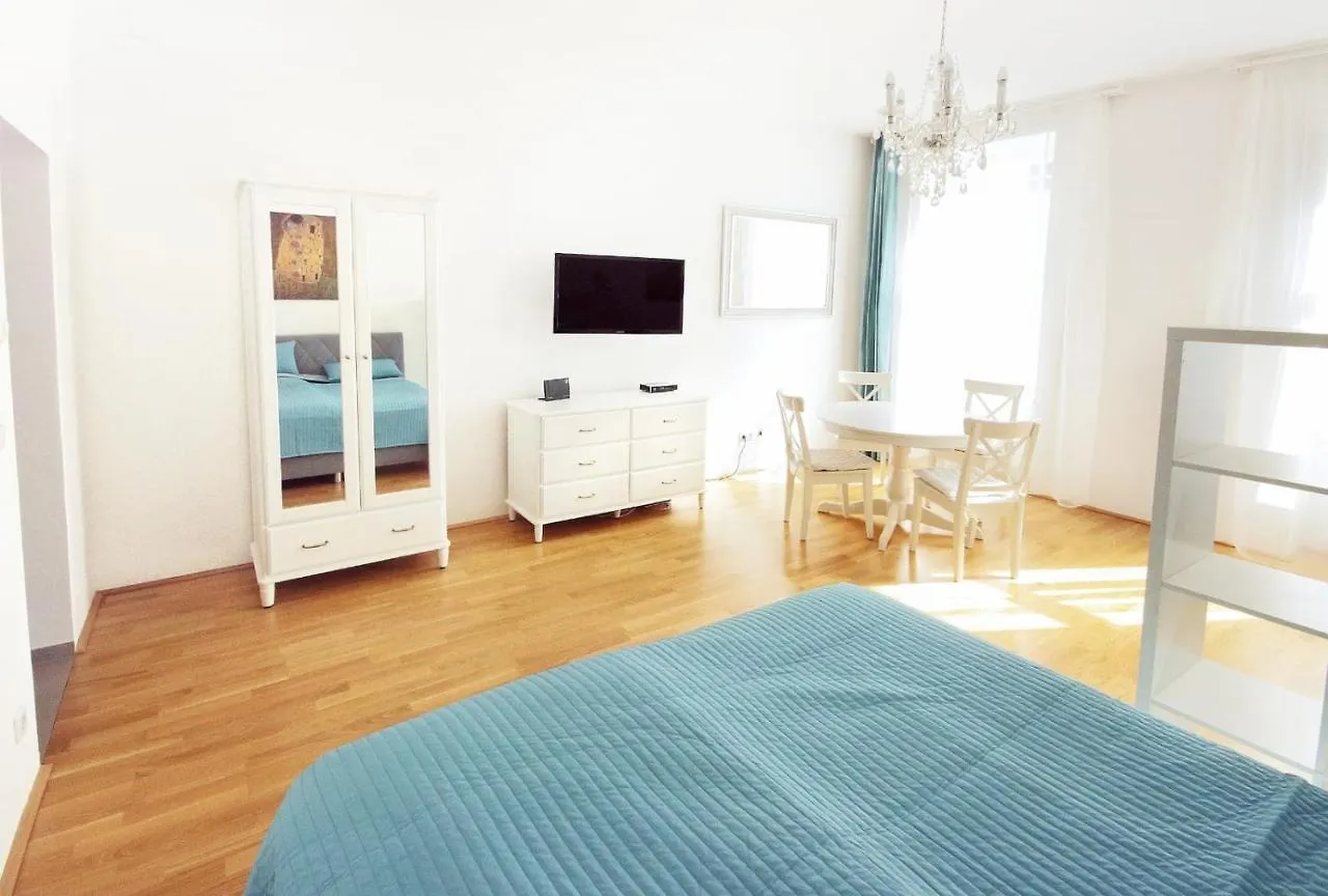 Herzlich Willkommen - Kuss Die Hand Apartment Vienna 0*,  Austria